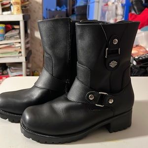 Very nice clean boots